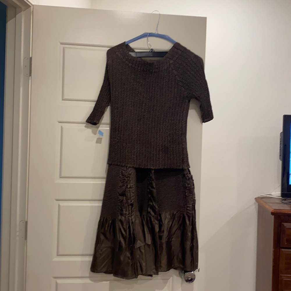 2 pc silk/polyester blend brown skirt set.